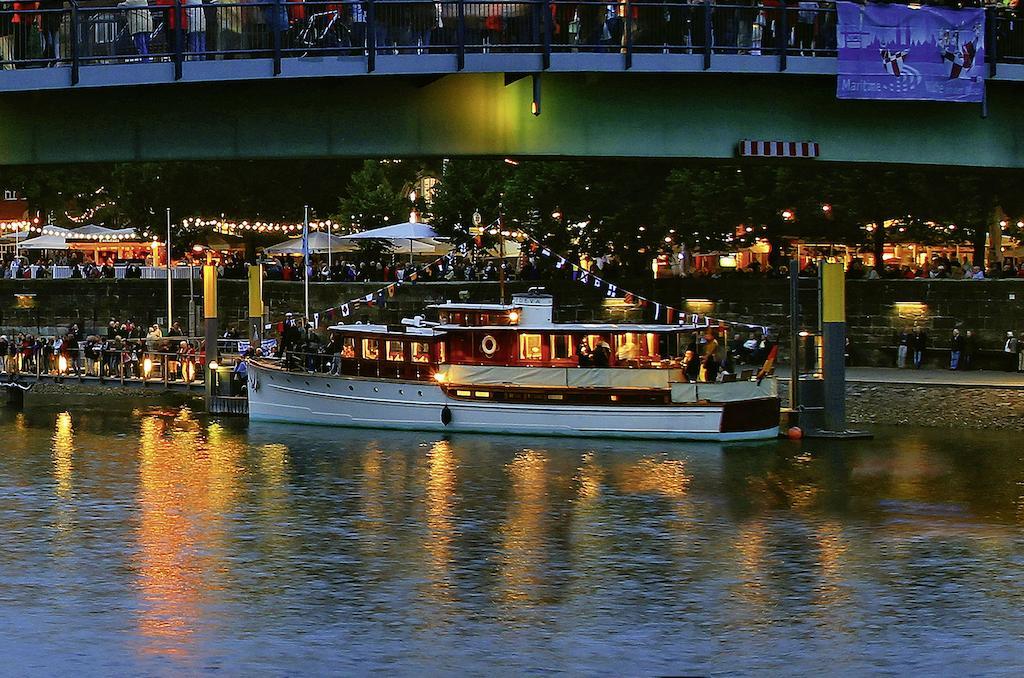 Hotelschiff Nedeva Bremen Exteriör bild